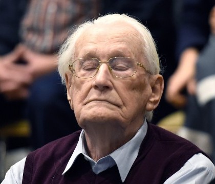 "Contabilul de la Auschwitz", condamnat pentru complicitate la uciderera a 300.000 de evrei. Cum a reactionat dupa sentinta "Contabilul de la Auschwitz", condamnat pentru complicitate la uciderera a 300.000 de evrei. Cum a reactionat dupa sentinta