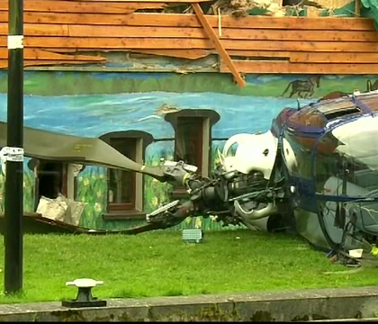 Un elicopter s-a prabusit in Irlanda, dupa ce a acrosat cu elicea un zid. Ce s-a intamplat cu cei doi barbati aflati la bord Un elicopter s-a prabusit in Irlanda, dupa ce a acrosat cu elicea un zid. Ce s-a intamplat cu cei doi barbati aflati la bord