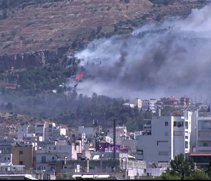 Grecia fumega: pompierii continua lupta cu incendiile violente. Franta trimite in ajutor trei aeronave speciale Grecia fumega: pompierii continua lupta cu incendiile violente. Franta trimite in ajutor trei aeronave speciale