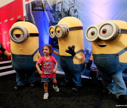 A cazut de la etajul 3, dar nu si-a rupt gatul. Cum a fost salvata de un minion o fetita de 5 ani din SUA A cazut de la etajul 3, dar nu si-a rupt gatul. Cum a fost salvata de un minion o fetita de 5 ani din SUA
