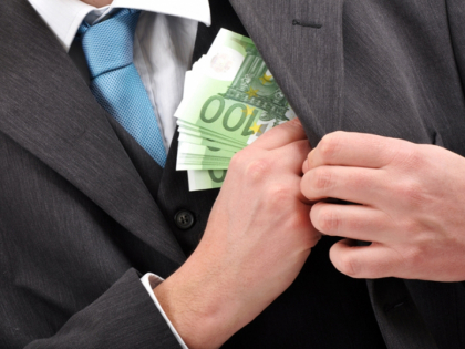 A cerut 40 de mii de euro de la un neamt. Fost angajat al CSJ retinut pentru trafic de influenta