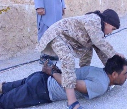 Teroare in Mosul. Statul Islamic ar fi rapit aproape 200 de copii pentru a-i transforma in atentatori sinucigasi Teroare in Mosul. Statul Islamic ar fi rapit aproape 200 de copii pentru a-i transforma in atentatori sinucigasi