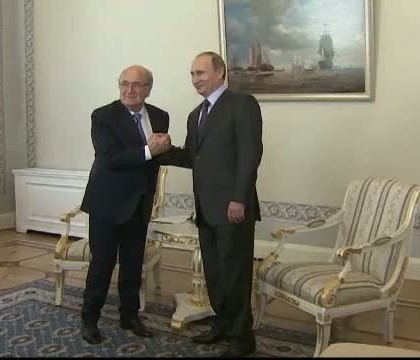 Promisiunea facuta de presedintele demisionar al FIFA lui Vladimir Putin. Unde va avea loc campionatul mondial de fotbal Promisiunea facuta de presedintele demisionar al FIFA lui Vladimir Putin. Unde va avea loc campionatul mondial de fotbal