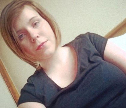 O adolescenta de 17 ani a renuntat la scoala ca sa devina mama. Motivul pentru care a ramas intentionat insarcinata O adolescenta de 17 ani a renuntat la scoala ca sa devina mama. Motivul pentru care a ramas intentionat insarcinata