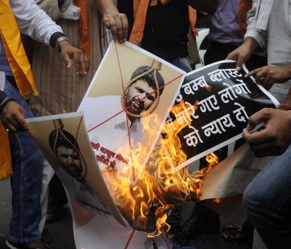 A fost executat un "creier" al atentatelor de la Mumbai din 1993. Yakub Memon, gasit vinovat pentru moartea a sute de oameni A fost executat un "creier" al atentatelor de la Mumbai din 1993. Yakub Memon, gasit vinovat pentru moartea a sute de oameni