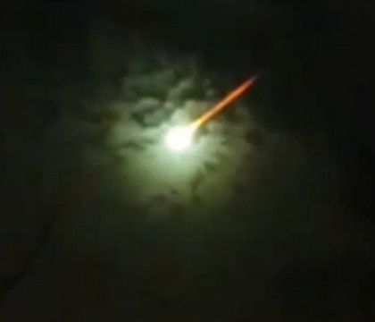 Momentul in care cerul Argentinei a devenit verde in mijlocul noptii. Scena a fost inregistrata de zeci de oameni. VIDEO