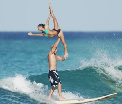 VIDEO / Ce fac doi gimnasti pe o placa de surf, mai spectaculos decat orice competitie sportiva. Videoclipul care iti taie rasuflarea VIDEO / Ce fac doi gimnasti pe o placa de surf, mai spectaculos decat orice competitie sportiva. Videoclipul care iti taie rasuflarea