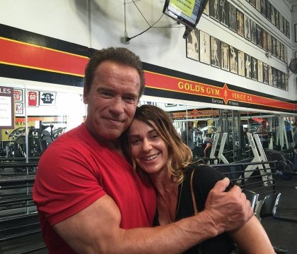 Nadia Comaneci, antrenorul personal al lui Arnold Schwarzenegger. Inregistarea postata de fostul Mr. Olympia Nadia Comaneci, antrenorul personal al lui Arnold Schwarzenegger. Inregistarea postata de fostul Mr. Olympia