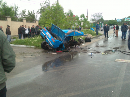 Accident INFIORATOR la Edinet. O masina a fost facuta ZOB: Soferul a DECEDAT. FOTO