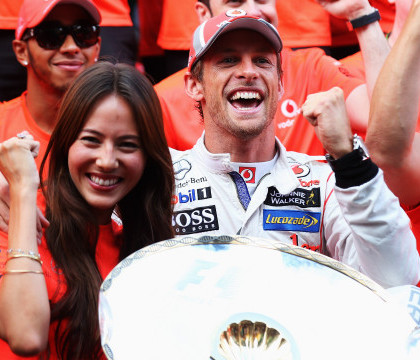 Pilotul F1 Jenson Button si sotia, jefuiti, in Saint Tropez. Inelul de logodna de 350.000 de euro, printre bunurile furate Pilotul F1 Jenson Button si sotia, jefuiti, in Saint Tropez. Inelul de logodna de 350.000 de euro, printre bunurile furate