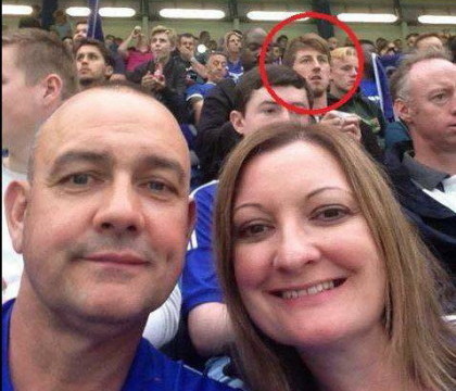 Un barbat disparut acum 11 luni a fost surprins intr-o poza selfie facuta de un cuplu, pe stadion. Ce s-a intamplat cu el