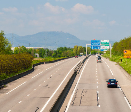 Ziua in care "Singur Acasa" a devenit realitate pe o autostrada. Dupa 150km, parintii au realizat ca au uitat copilul Ziua in care "Singur Acasa" a devenit realitate pe o autostrada. Dupa 150km, parintii au realizat ca au uitat copilul