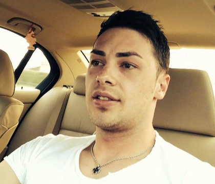 Un roman a murit in Italia dupa ce a intrat cu 200km/h intr-un copac. Politistii banuiesc ca se intrecea cu un alt sofer - FOTO Un roman a murit in Italia dupa ce a intrat cu 200km/h intr-un copac. Politistii banuiesc ca se intrecea cu un alt sofer - FOTO