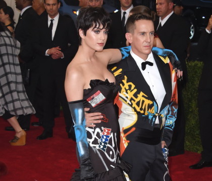 Katy Perry risca sa fie data in judecata din cauza unei rochii purtate la Gala Met. Acuzatiile pe care i le aduce un artist