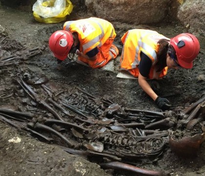 Descoperire macabra in centrul Londrei. Ce au gasit excavatorii in timp ce sapau pamantul pentru constructia unei noi gari