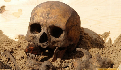 Mormantul unui " vampir", descoperit de arheologi. Ritualul sinistru practicat aici, in urma cu cateva secole Mormantul unui " vampir", descoperit de arheologi. Ritualul sinistru practicat aici, in urma cu cateva secole