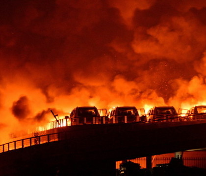 "Autoritatile incearca sa ascunda amploarea catastrofei". Haos la Tianjin, dupa exploziile uriase care au ucis 85 de persoane "Autoritatile incearca sa ascunda amploarea catastrofei". Haos la Tianjin, dupa exploziile uriase care au ucis 85 de persoane