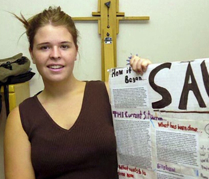 Kayla Mueller, tanara din SUA tinuta ostatica de Statul Islamic, a fost violata in mod repetat de seful gruparii jihadiste