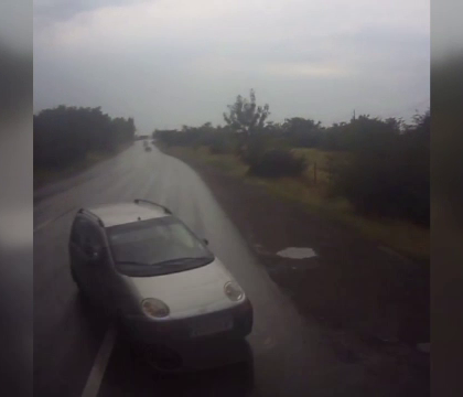 Accident grav in Ramnicu Sarat, Romania: Patru oameni au murit dupa ce au intrat cu masina intr-un TIR Accident grav in Ramnicu Sarat, Romania: Patru oameni au murit dupa ce au intrat cu masina intr-un TIR