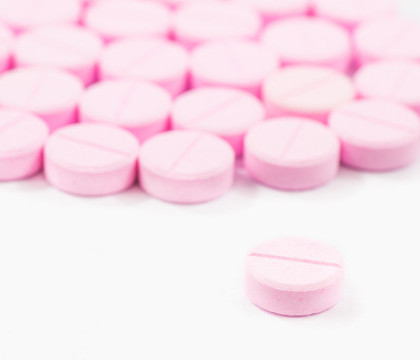 SUA lanseaza pe piata "Viagra feminina", dupa ce FDA a respins de doua ori acest medicament. Cine NU poate lua "pilula roz"