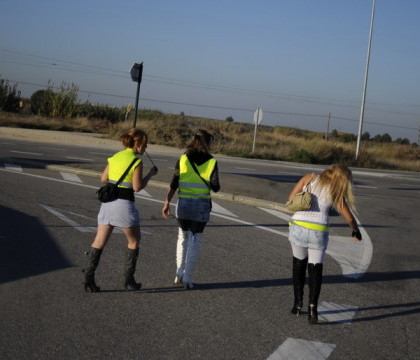 Prostituatele din Italia, obligate sa poarte veste reflectorizante si pantaloni. Ce amenzi risca daca nu se supun Prostituatele din Italia, obligate sa poarte veste reflectorizante si pantaloni. Ce amenzi risca daca nu se supun