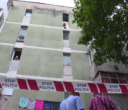 Coplesita de necazuri, o femeie de 59 de ani s-a sinucis. Aceasta nu a mai indurat bataile fiului sau, pe care il intretinea Coplesita de necazuri, o femeie de 59 de ani s-a sinucis. Aceasta nu a mai indurat bataile fiului sau, pe care il intretinea