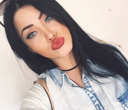 Din fata seamana cu Megan Fox, din spate cu Kim Kardashian. Cum arata brazilianca devenita faimoasa pe Instagram Din fata seamana cu Megan Fox, din spate cu Kim Kardashian. Cum arata brazilianca devenita faimoasa pe Instagram