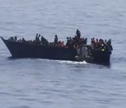 3.000 de imigranti, blocati in Marea Mediterana. Paza de coasta italiana intervine dupa primirea unor mesaje SOS