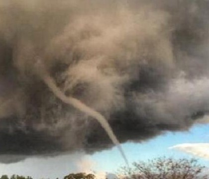 O tornada uriasa a maturat vestul Australiei. Imaginile spectaculoase surprinse de locuitori: VIDEO O tornada uriasa a maturat vestul Australiei. Imaginile spectaculoase surprinse de locuitori: VIDEO