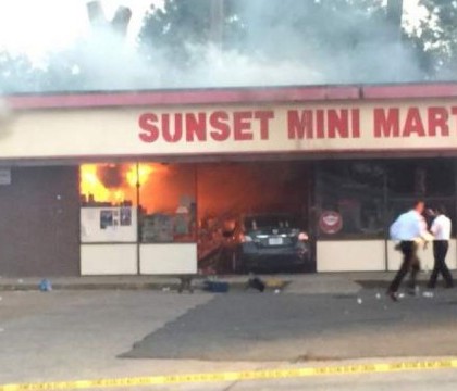 Un barbat a injunghiat trei femei si a impuscat un politist, in Louisiana. Doua dintre victime au murit din cauza ranilor Un barbat a injunghiat trei femei si a impuscat un politist, in Louisiana. Doua dintre victime au murit din cauza ranilor