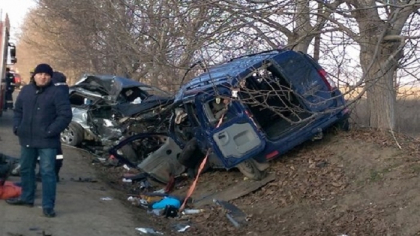 Cele doua tinere internate dupa teribilul accident de la Todiresti, care a curmat viata a cinci oameni, si-au revenit din coma Cele doua tinere internate dupa teribilul accident de la Todiresti, care a curmat viata a cinci oameni, si-au revenit din coma