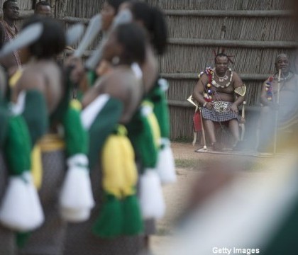 Cel putin 65 de fete au murit intr-un accident in Swaziland. Tinerele mergeau sa danseze pentru Regele Mswati Cel putin 65 de fete au murit intr-un accident in Swaziland. Tinerele mergeau sa danseze pentru Regele Mswati