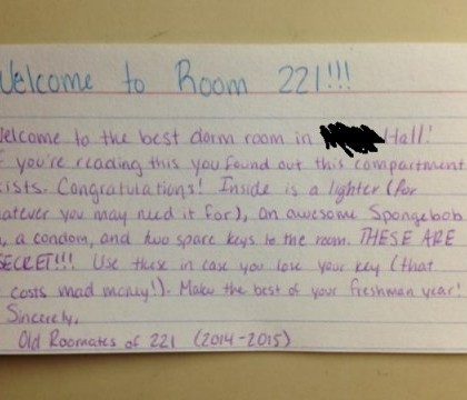 Surpriza de care a avut parte un student in camera de camin. Ce a descoperit intr-un compartiment secret din perete. FOTO
