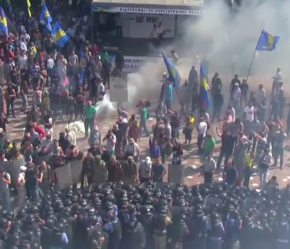 Alti doi politisti au murit dupa explozia din fata parlamentului din Kiev. Autoritatile vorbesc de o actiune "provocatoare"