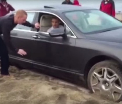 A intrat cu un Bentley de 160.000 de euro pe plaja si a ramas blocat in nisip. A urmat un cosmar pentru soferul excentric A intrat cu un Bentley de 160.000 de euro pe plaja si a ramas blocat in nisip. A urmat un cosmar pentru soferul excentric