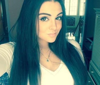 O chelnerita de 17 ani a facut un gest extraordinar pentru un cuplu. Ce le-a scris pe nota de plata