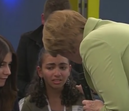 Refugiata pe care Angela Merkel a facut-o sa planga a primit un nou permis de sedere in Germania, impreuna cu familia sa
