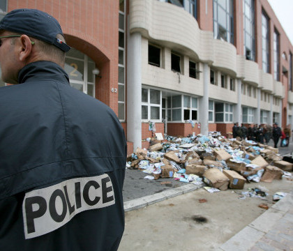 Aproape 8.000 de persoane, evacuate in apropiere de Paris dupa descoperirea unei bombe. Operatiune de amploare a politiei Aproape 8.000 de persoane, evacuate in apropiere de Paris dupa descoperirea unei bombe. Operatiune de amploare a politiei