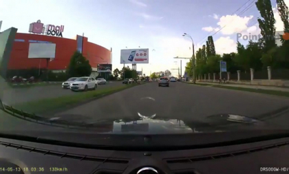 Individul cu Porsche, care s-a filmat gonind cu 197 km/h, pedepsit! Cat va plati pentru isprava sa Individul cu Porsche, care s-a filmat gonind cu 197 km/h, pedepsit! Cat va plati pentru isprava sa