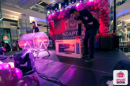 (P) " Shopping MallDova". De la " NOAPTEA REDUCERILOR" - la zboruri cu balonul!