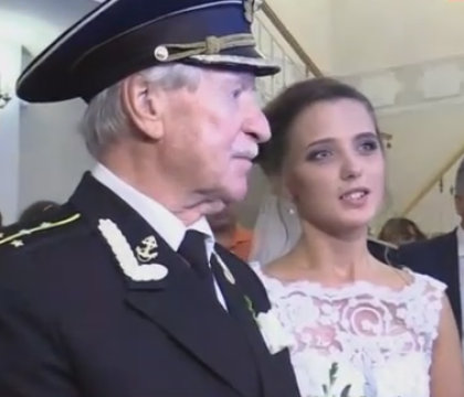 Un faimos actor din Rusia, in varsta de 84 de ani, s-a casatorit cu iubita lui mai tanara cu 60 de ani. Ce planuri au cei doi Un faimos actor din Rusia, in varsta de 84 de ani, s-a casatorit cu iubita lui mai tanara cu 60 de ani. Ce planuri au cei doi