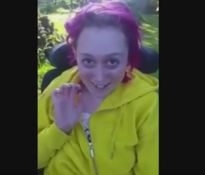 "Iata ce iti poate face o mica pastila". Cum arata aceasta tanara inainte sa ia Ecstasy, la o petrecere cu fetele. FOTO "Iata ce iti poate face o mica pastila". Cum arata aceasta tanara inainte sa ia Ecstasy, la o petrecere cu fetele. FOTO