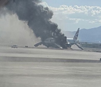 Imaginile cu pagubele devastatoare ale avionului British Airways, care a luat foc inainte de decolare. Motorul ar fi explodat Imaginile cu pagubele devastatoare ale avionului British Airways, care a luat foc inainte de decolare. Motorul ar fi explodat