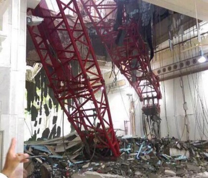 O macara s-a prabusit peste Moscheea Sfanta de la Mecca. Cel putin 107 de morti si 238 de raniti. FOTO O macara s-a prabusit peste Moscheea Sfanta de la Mecca. Cel putin 107 de morti si 238 de raniti. FOTO