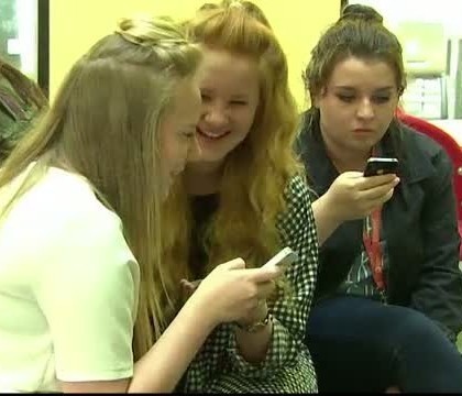 Anxietate si depresie, printre efectele nocive ale retelelor de socializare asupra adolescentilor. Ce recomanda medicii