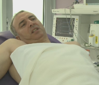 Succes in cazul pacientului caruia medicii i-au transplantat un deget de la picior la mana:"Il simt ca al meu"
