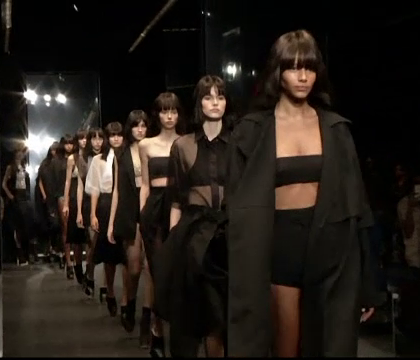 Femeia "periculoasa si complicata", inspiratia designerului Vera Wang. Cum arata noua colectie a creatoarei de moda Femeia "periculoasa si complicata", inspiratia designerului Vera Wang. Cum arata noua colectie a creatoarei de moda