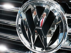Este oficial! Volkswagen calca pe urmele Dacia. Modelul cu care vrea sa scoata masina romaneasca din Europa