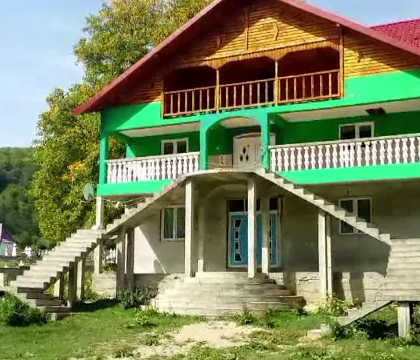 Suedezi sufocati de cersetorii romani, in vizita la ei acasa. Reactia nordicilor cand au vazut palatele tiganilor din Arges Suedezi sufocati de cersetorii romani, in vizita la ei acasa. Reactia nordicilor cand au vazut palatele tiganilor din Arges