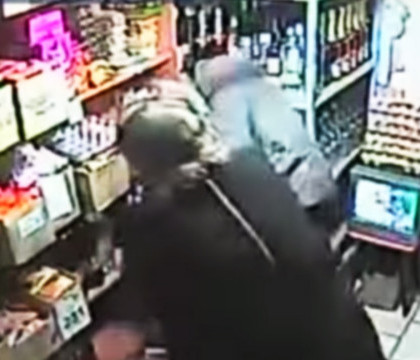 Un fost boxer a fost batut de o batranica din Rusia. Motivul pentru care femeia era furioasa - VIDEO